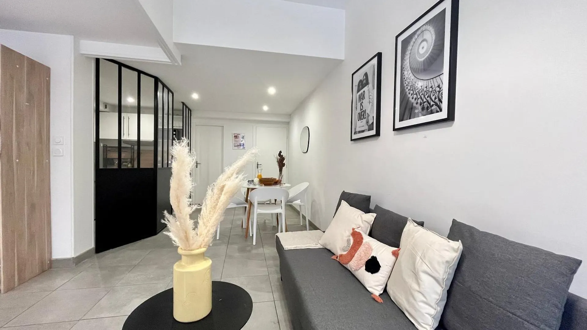 Suite Danbury Lyon Apartment