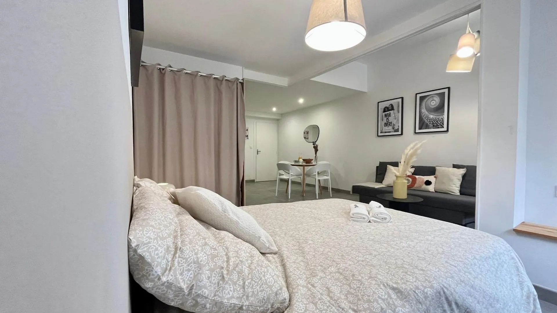 Suite Danbury Lyon 0*,  France